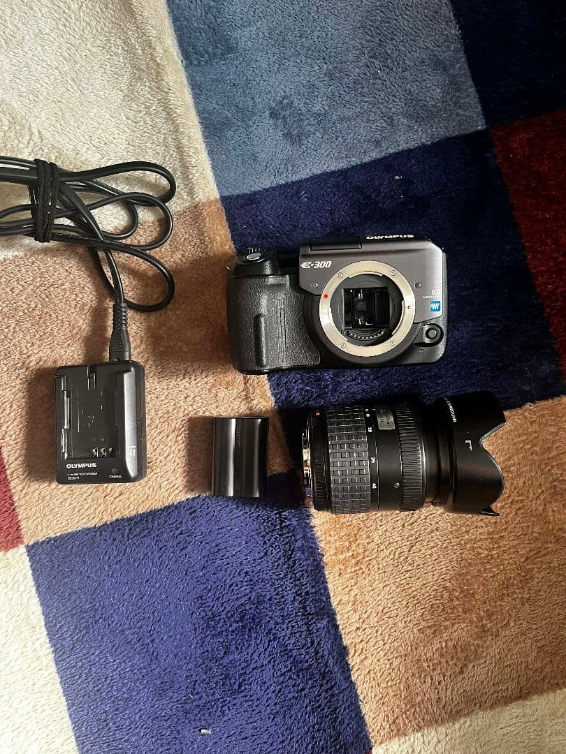 Olympus E-300 デジタル一眼レフカメラ
