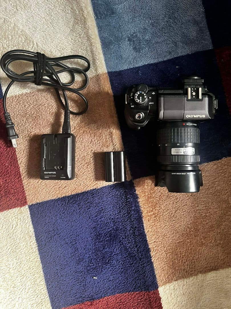 Olympus E-300 デジタル一眼レフカメラ