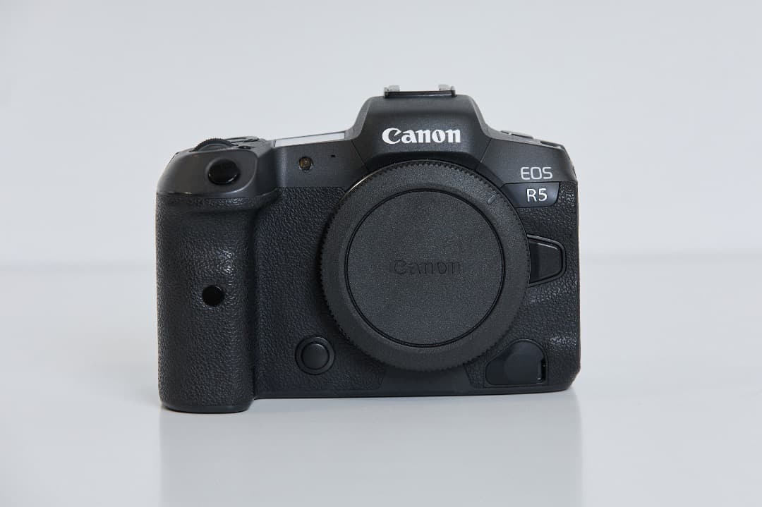 Canon EOS R5 ミラーレスカメラ ボディ　キヤノン カメラ　元箱付き