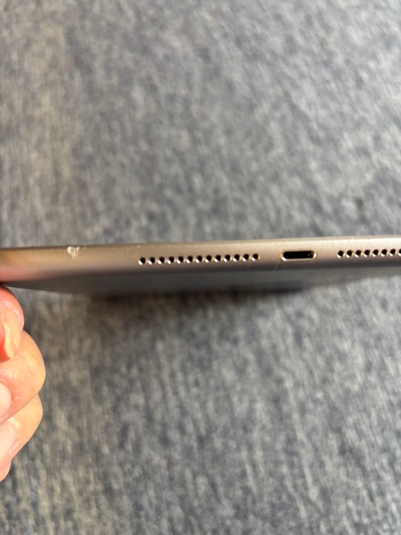 【値下げ中】Apple iPad (第6世代) 32GB 9.7インチ