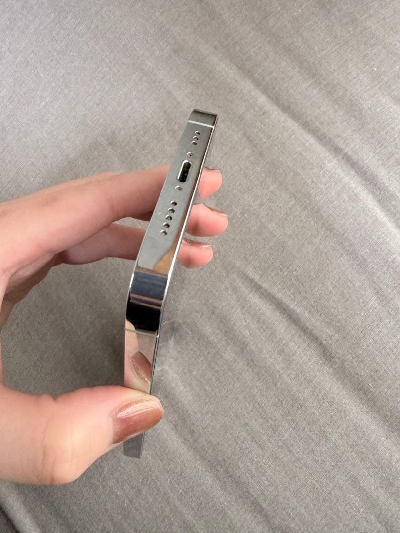 白ネコ iPhone14pro 256G シルバー SIMフリー