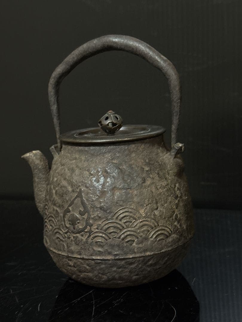 約345cc 龍文堂 造 小振 波千鳥地紋 鉄瓶 茶道具 古作 急須 煎茶道具