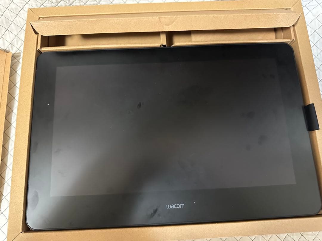 Wacom Cintiq Pro 16 液タブ　液晶ペンタブレット
