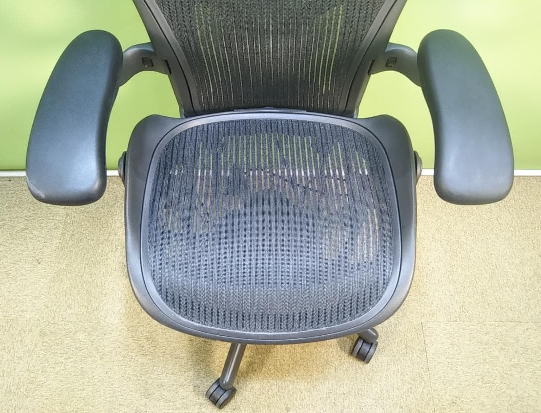 溶接エクレア　bk　アーロンチェア　Aサイズ　フル装備　レバー式可動肘