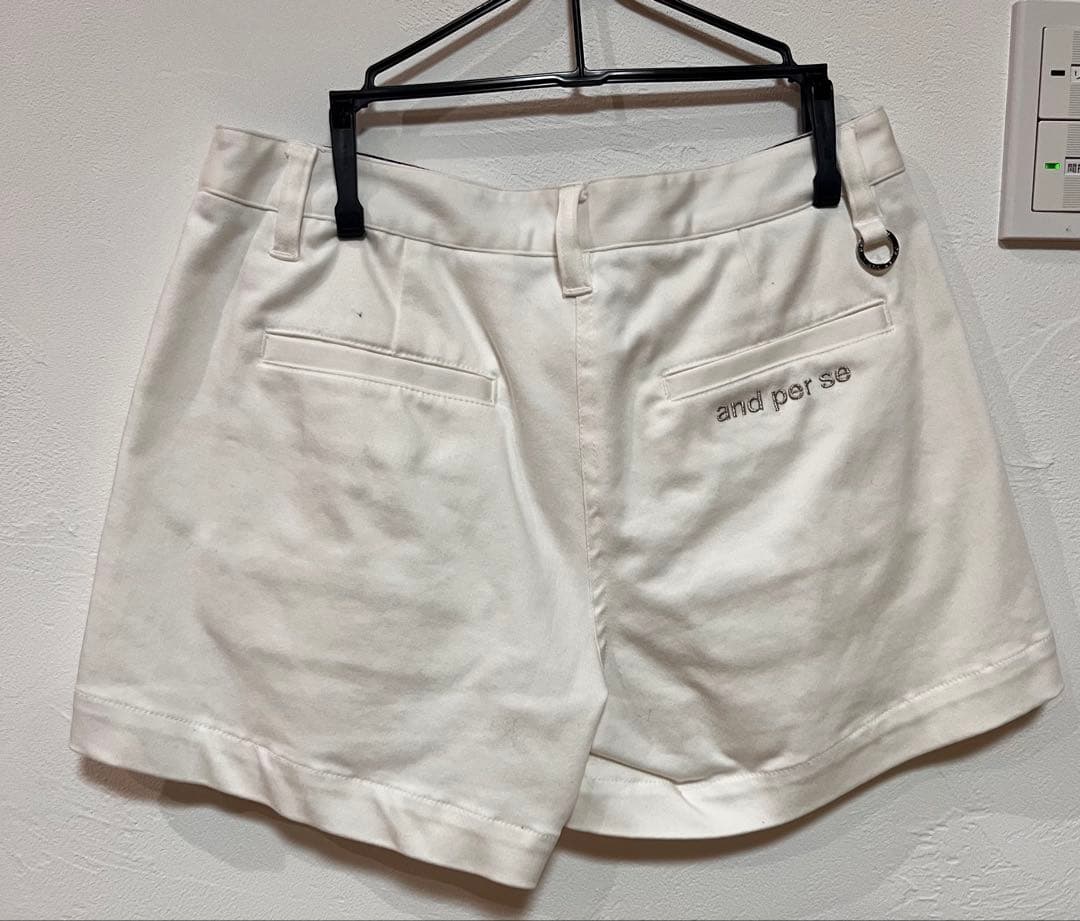ホワイト ショートパンツ プリーツ and per se