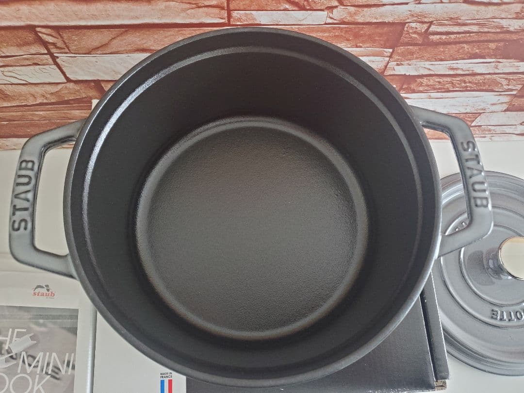 【正規品シリアルナンバー付】staubピコ・ココットラウンドストウブ