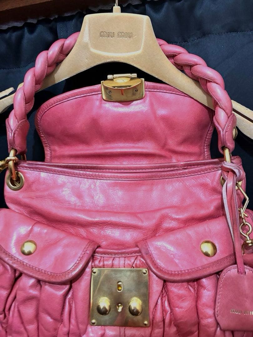 MIU MIU ピンク マトラッショルダーバッグ 2WAY