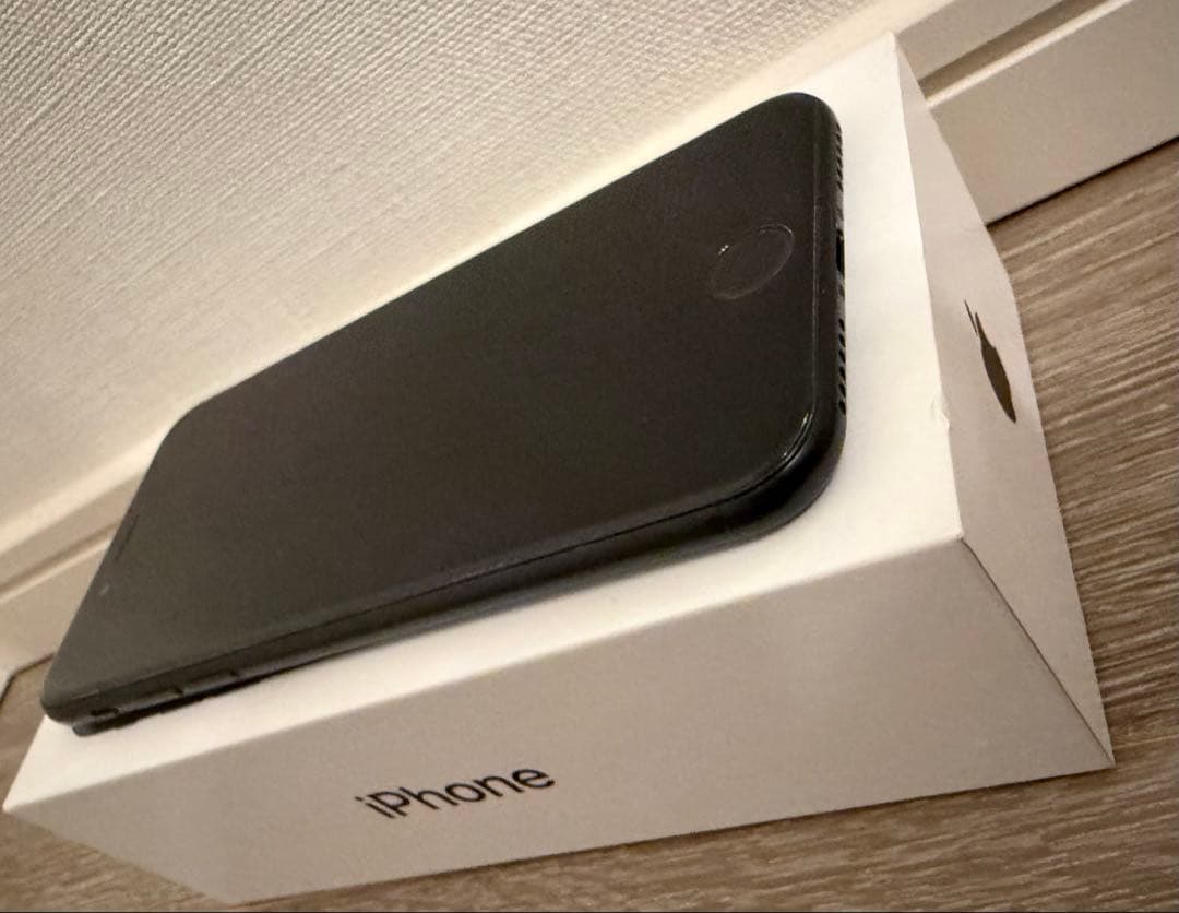 iPhone SE 第2世代　ブラック　64GB