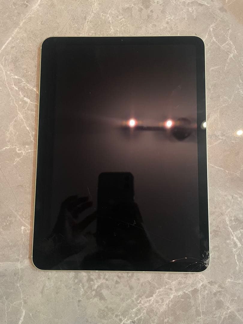 【ジャンク品】iPad Air (第4世代) 64GB 画面ヒビあり
