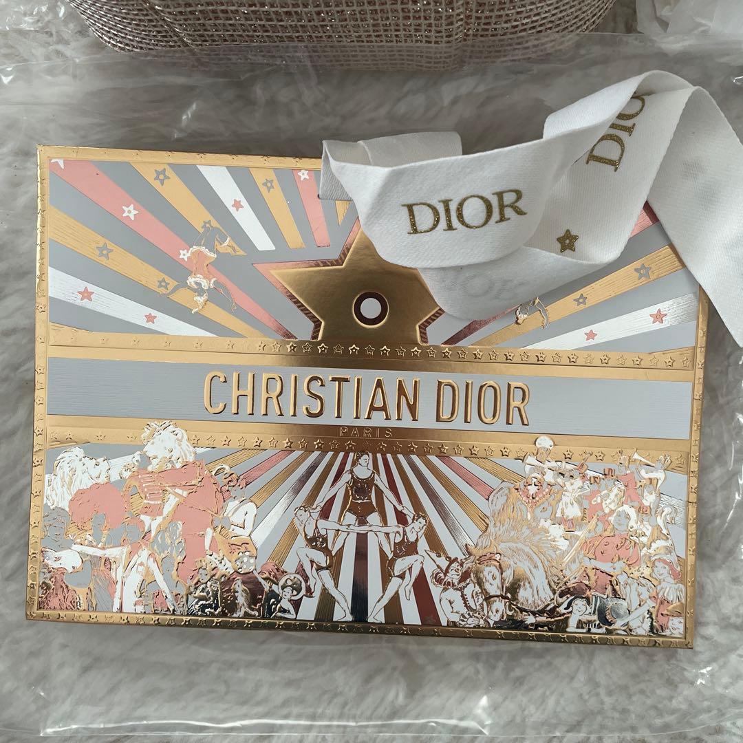 【Dior】クリスマスコフレ2025 ホリデーポーチ　コスメセット　ディオール
