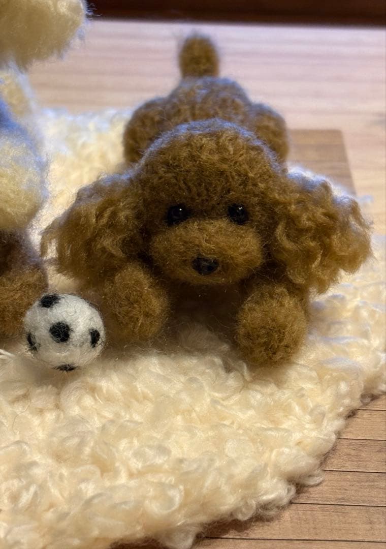 羊毛フェルト 毛糸 トイプードル（遊んだ後のリラックスタイム）❣️