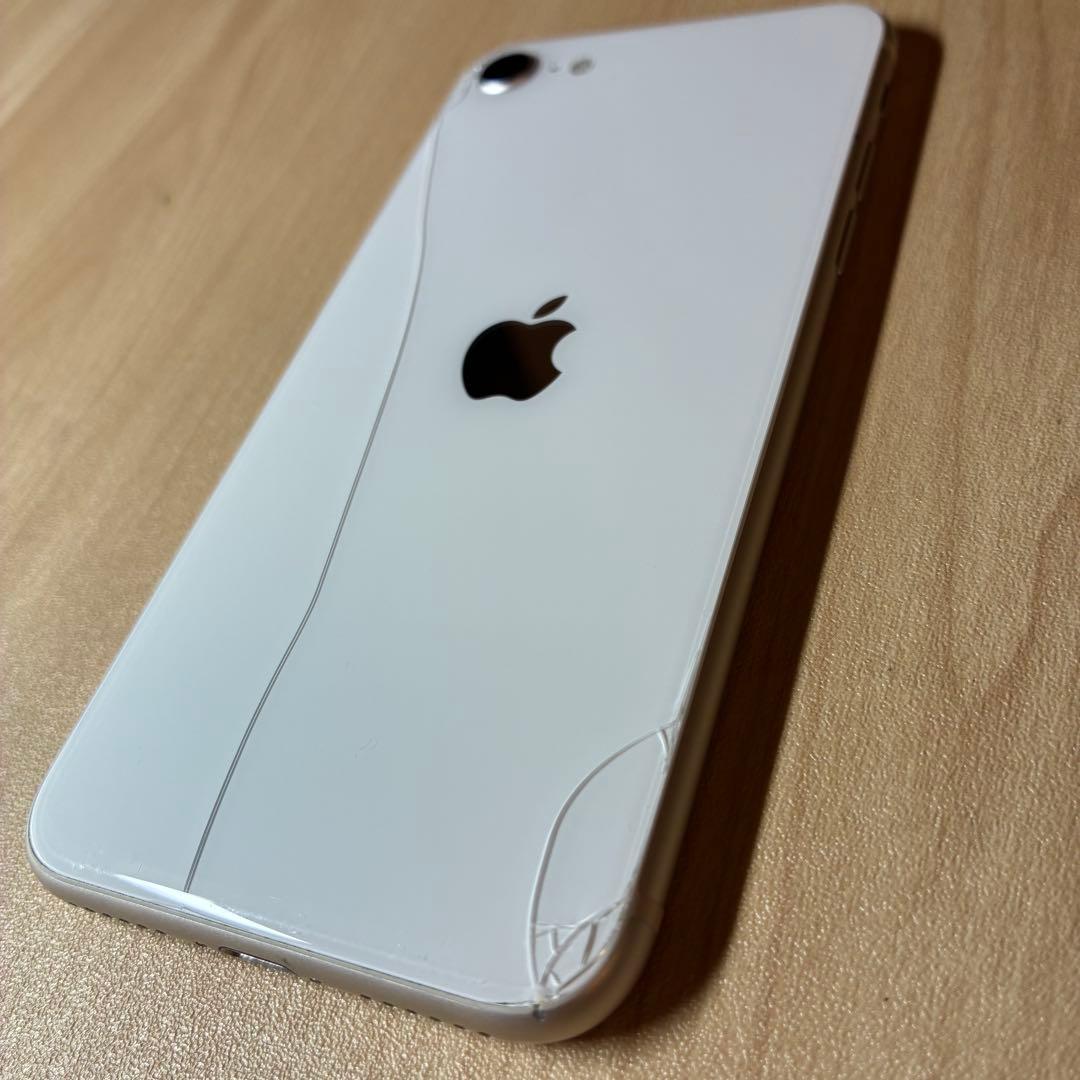Apple iPhone SE 第3世代 スターライト 64GB 背面ヒビ有り