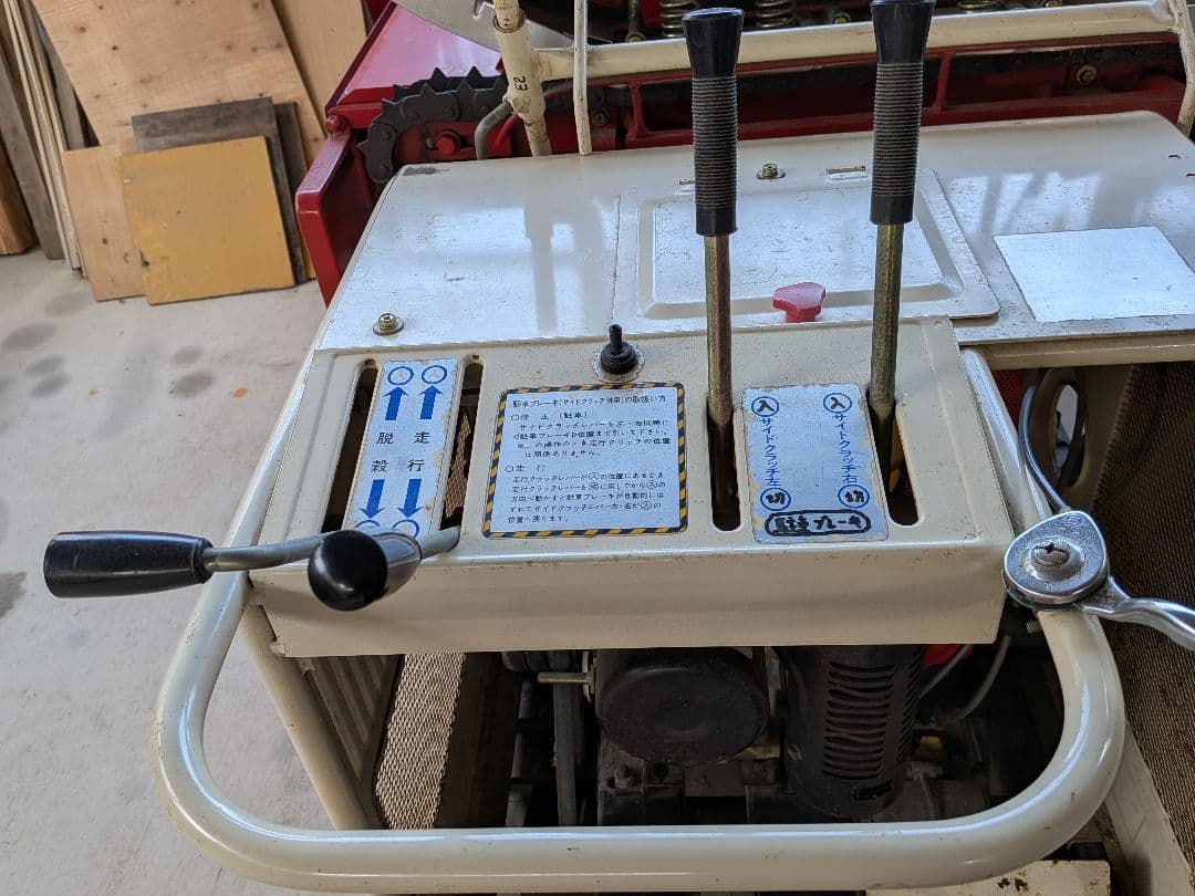 【静岡】　脱穀機　自走式　カンリウハイスレッシャー　中古　【引き取り限定】