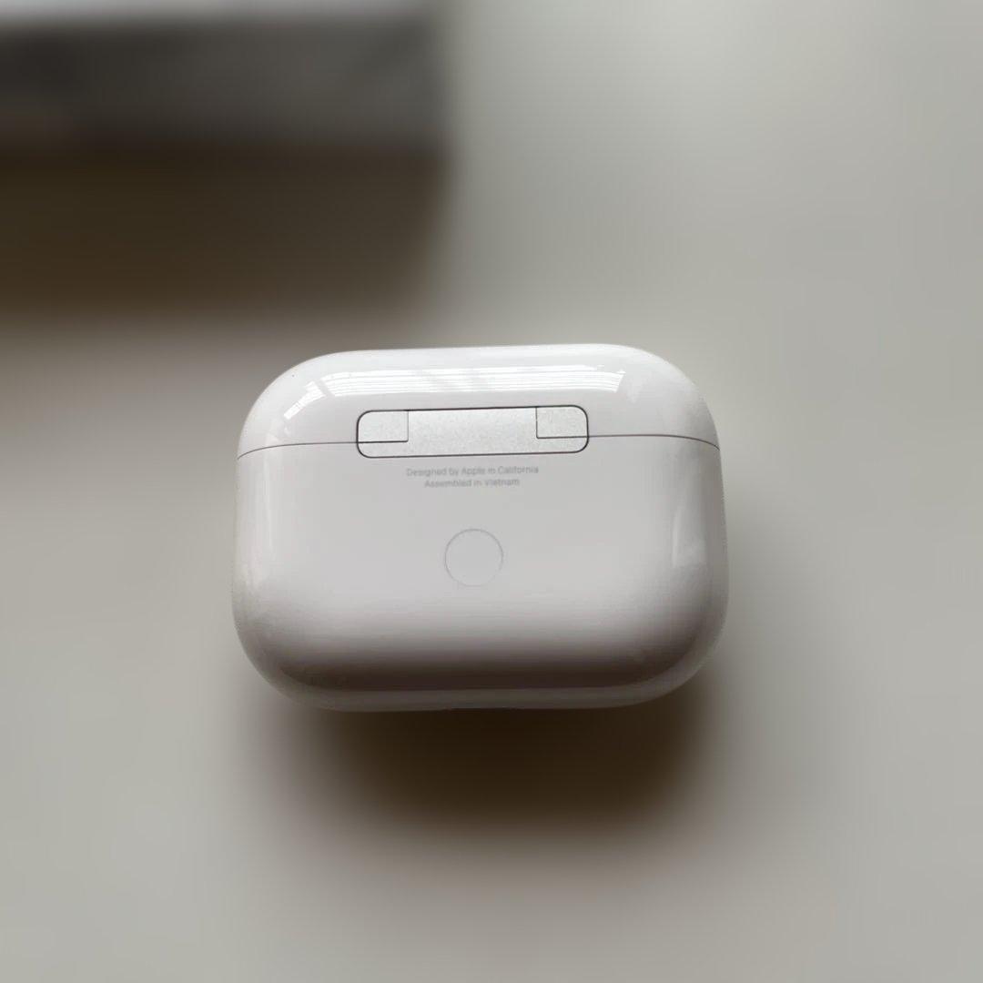 AirPods Pro（第2世代）USB-C充電タイプ＋カラビナ付きケース