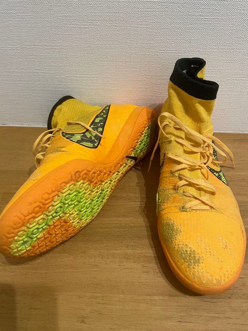 Nike フットサルシューズ イエロー　オレンジ ハイカット