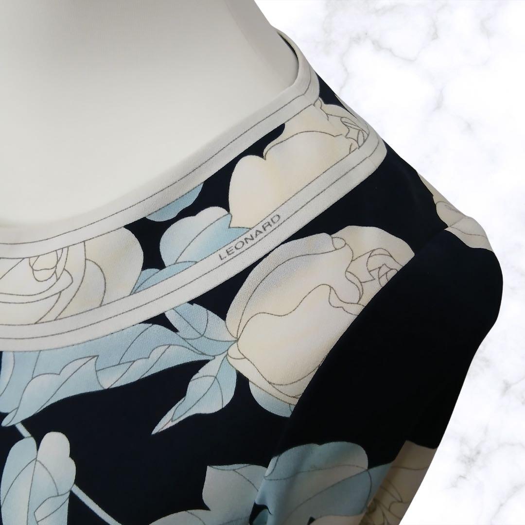 【美品】LEONARD レオナール ワンピース 38 紺 白薔薇花柄カンカン素材