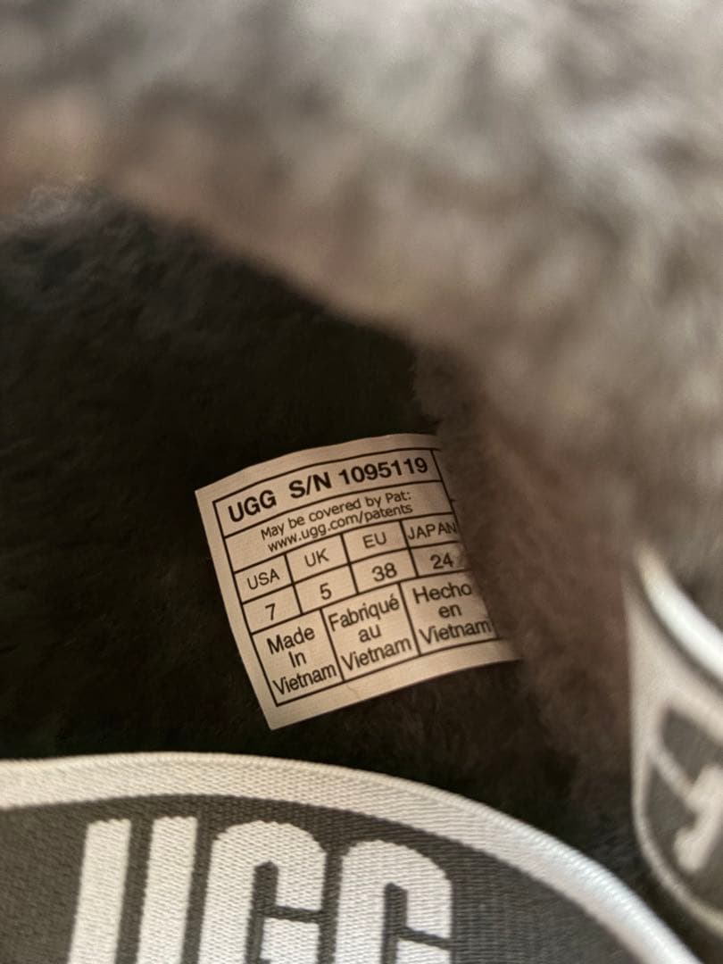 靴 UGG Fluff Yeah