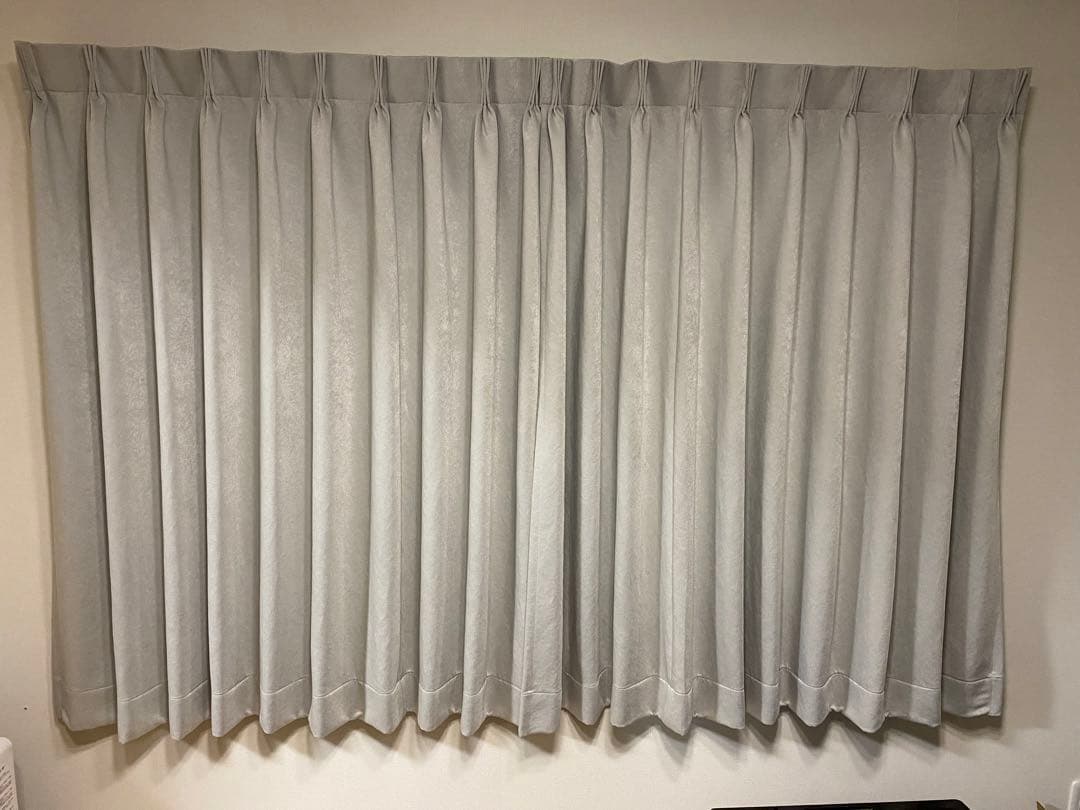 unicoドレープカーテンAPT ライトベージュ遮光2級　幅2100×丈1400