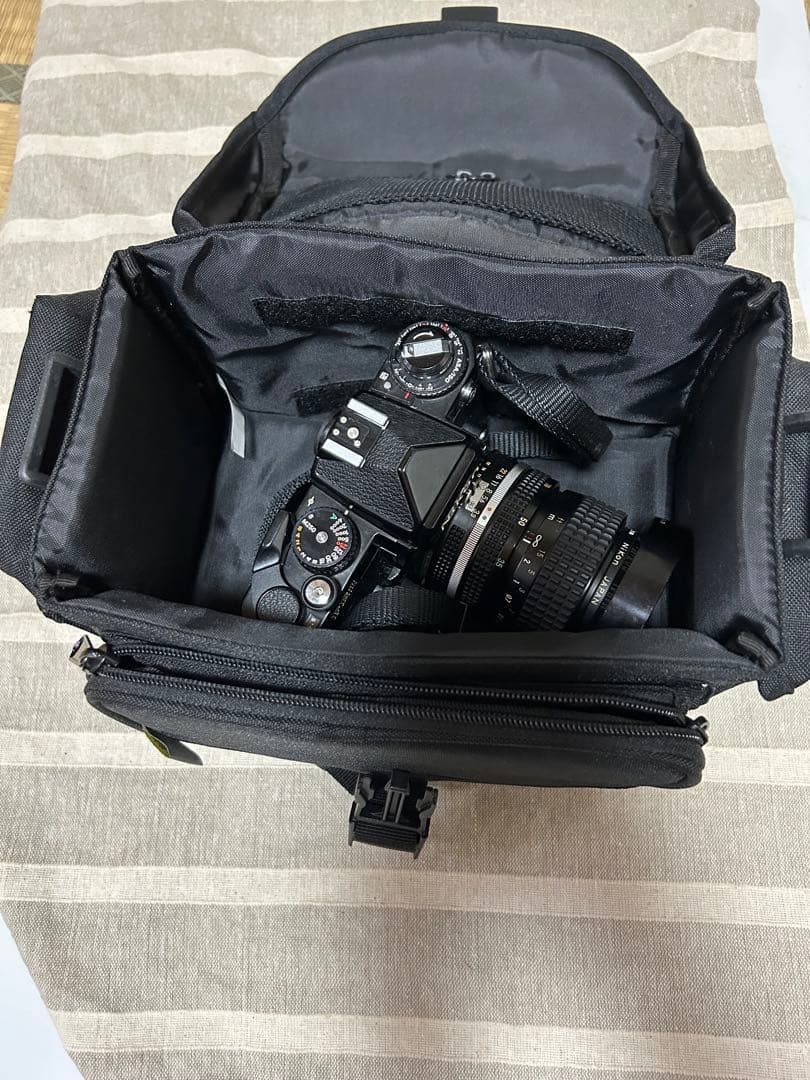 Nikon FE2 フィルムカメラ　ケース、レンズ付き