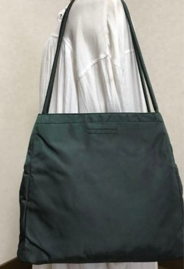 プラダ　ナイロン　ショルダー　ハンドバッグ　グリーン