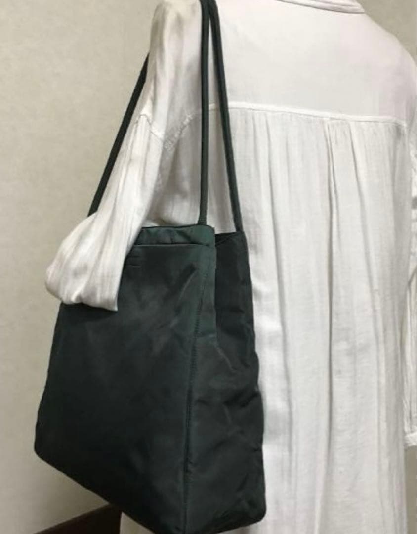 プラダ　ナイロン　ショルダー　ハンドバッグ　グリーン