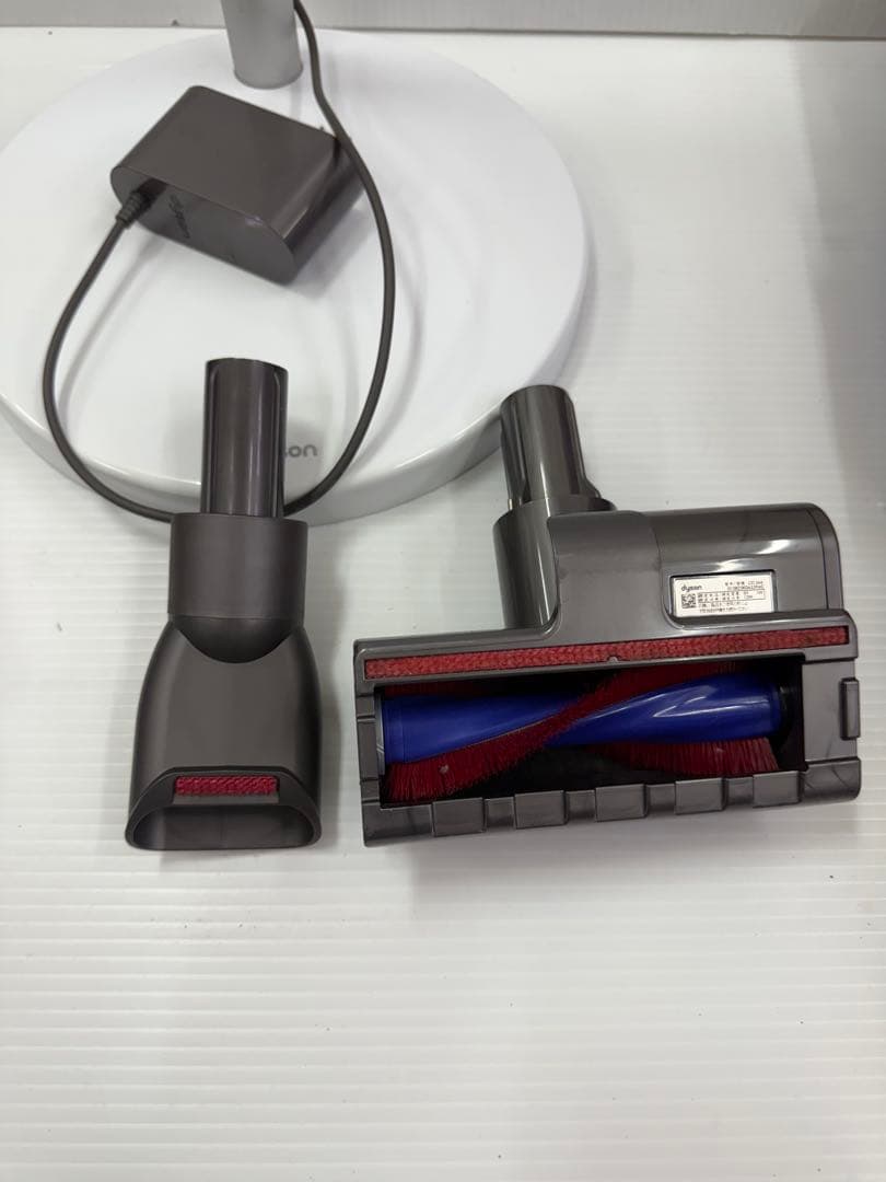 ダイソン コードレススティッククリーナー SV19