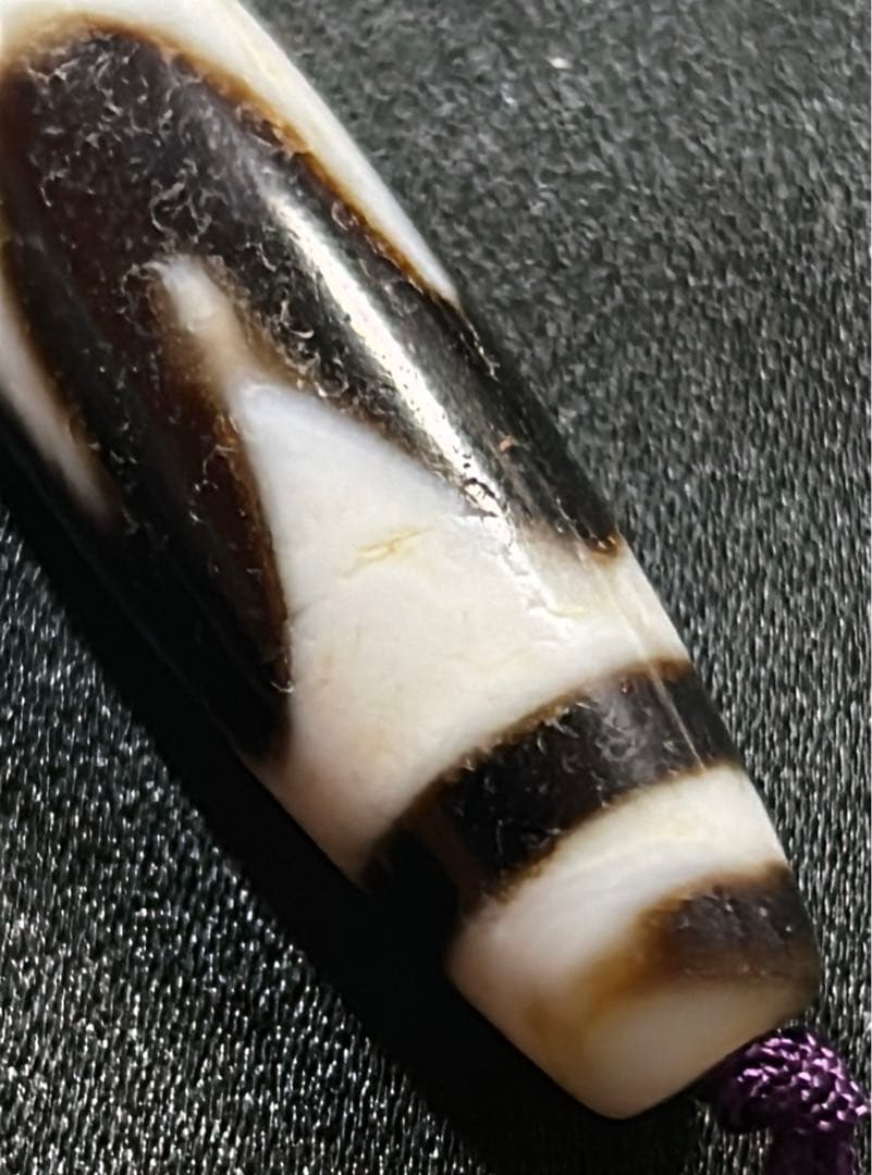 虎牙天珠　馬蹄痕　ハンドメイド品／送料込　匿名発送／チベット　天珠　お守り