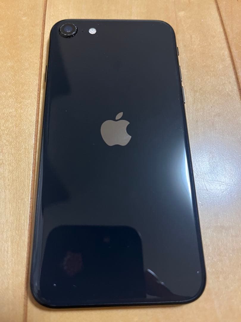 Apple iPhone SE 本体　128GB