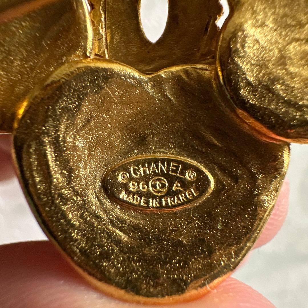 CHANEL フラワーブローチ 金色　最終値下げ