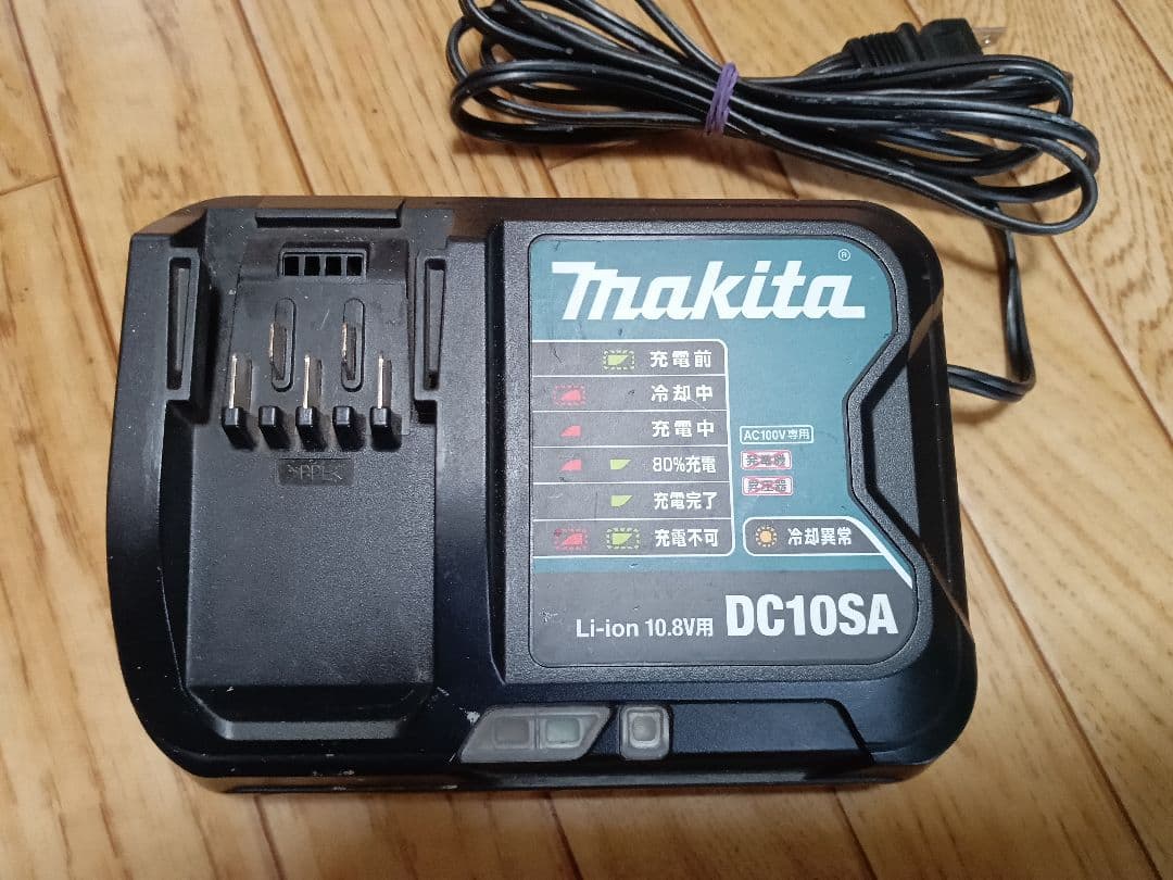 マキタ充電クリーナーCL107FD バッテリー、充電器付