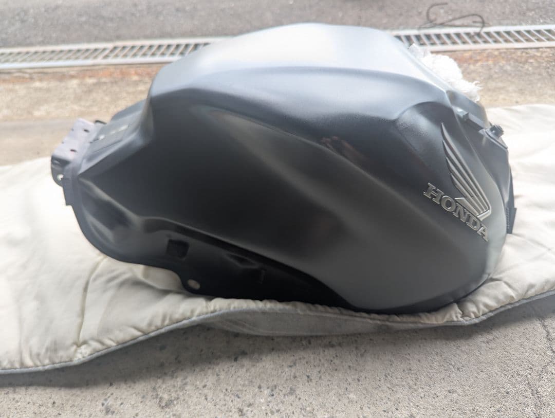 HONDA CB650R 2023年式 タンク