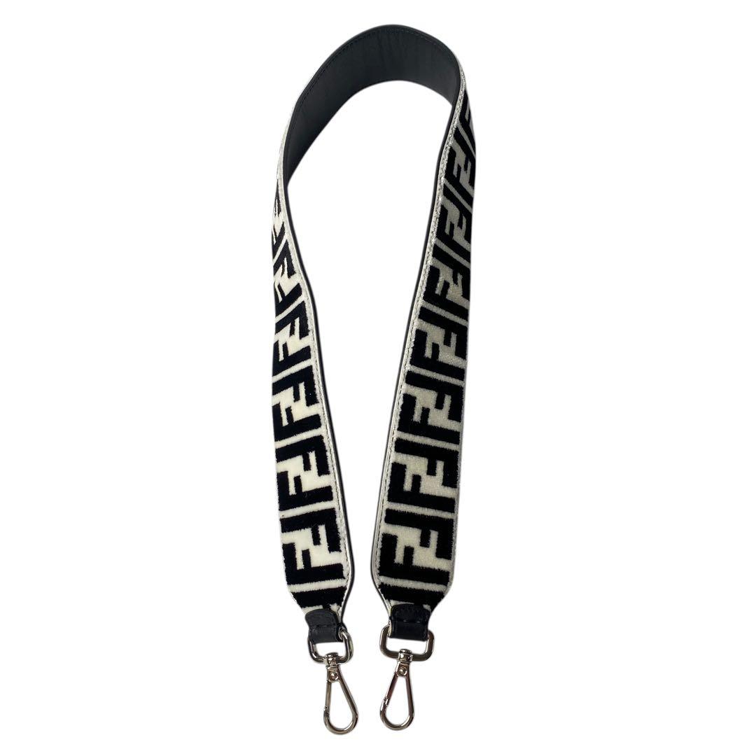 新品同様 フェンディ FENDI ズッカ ショルダーストラップ ファー