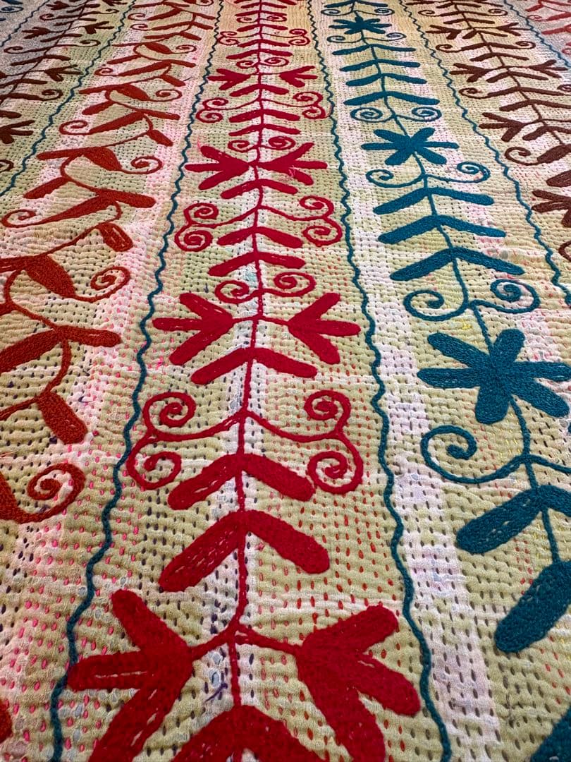 スザニ刺繍　ヴィンテージカンタキルト　セール中　インド　手仕事