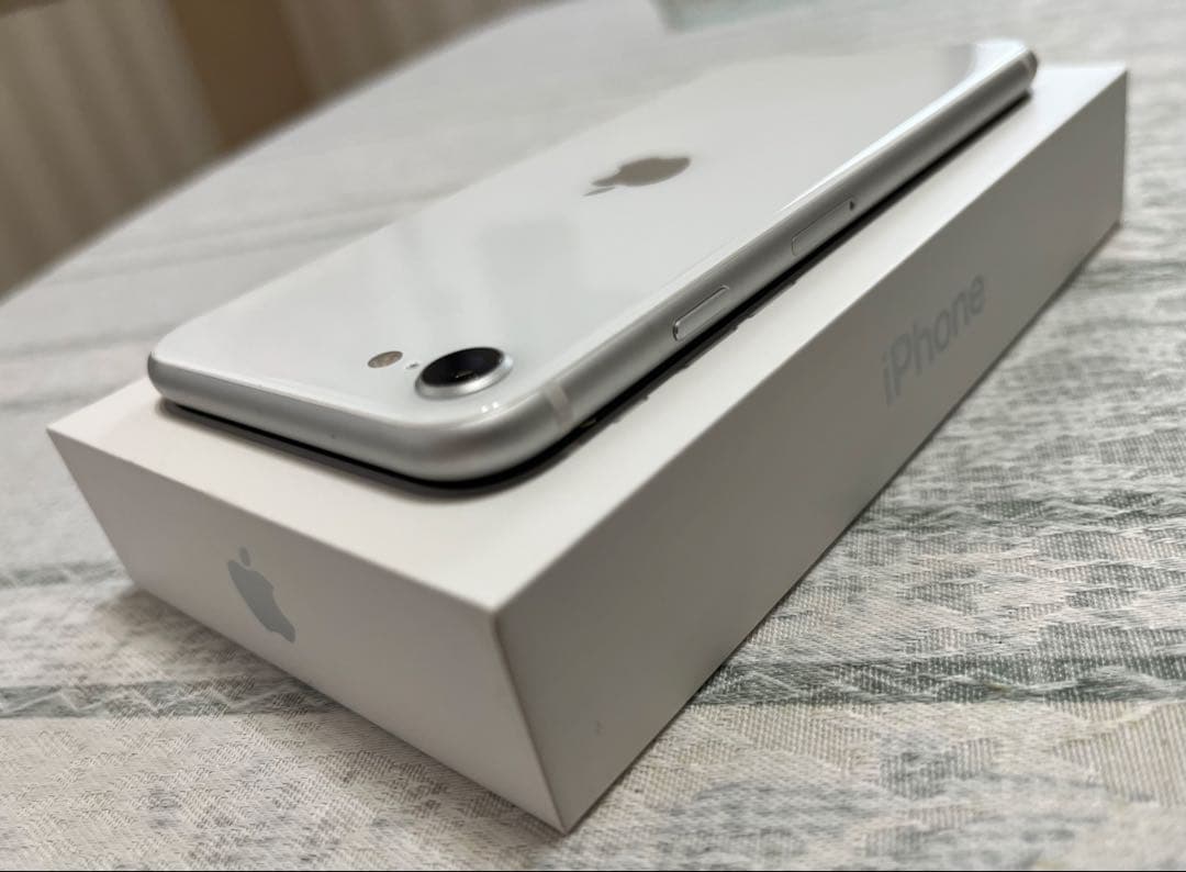 美品iPhone SE 第2世代 ホワイト 64GB SIMフリー 初期化済