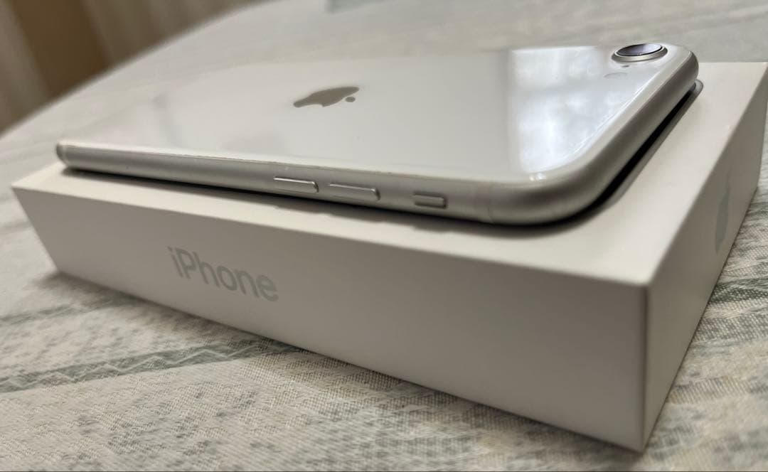 美品iPhone SE 第2世代 ホワイト 64GB SIMフリー 初期化済