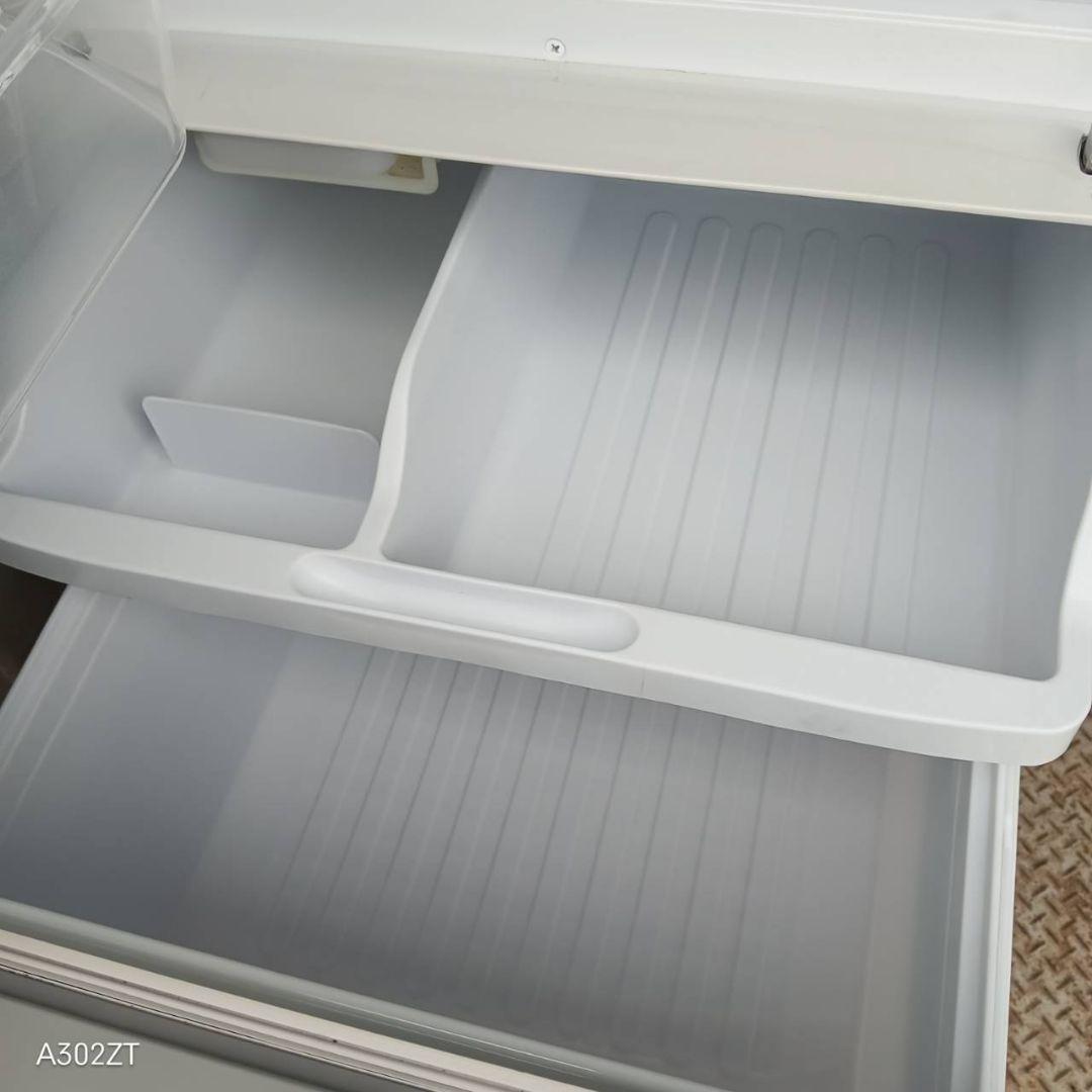 送料設置無料　SHARP　大型冷蔵庫　350L 人気モデル