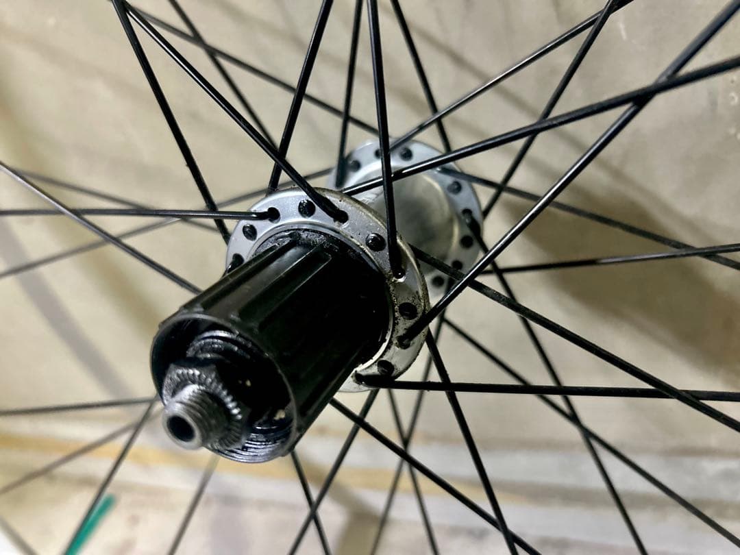 ◆ホワイトリムがカッコいい！◆シマノ製ホイール後輪のみ重量1.15kg