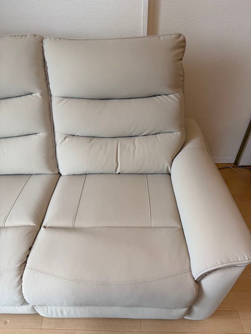 (直接引き取り限定)3人掛けテーブル付き電動リクライニングソファ