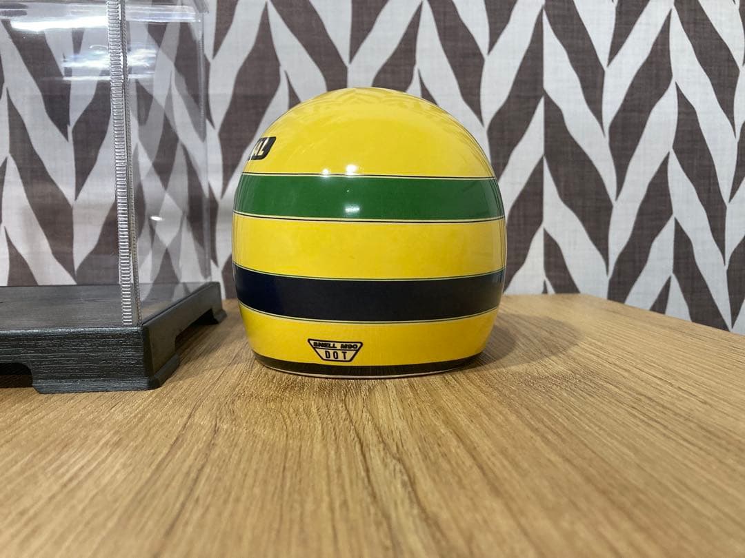 ケース付き　アイルトン・セナ　陶器製ヘルメット置物　灰皿
