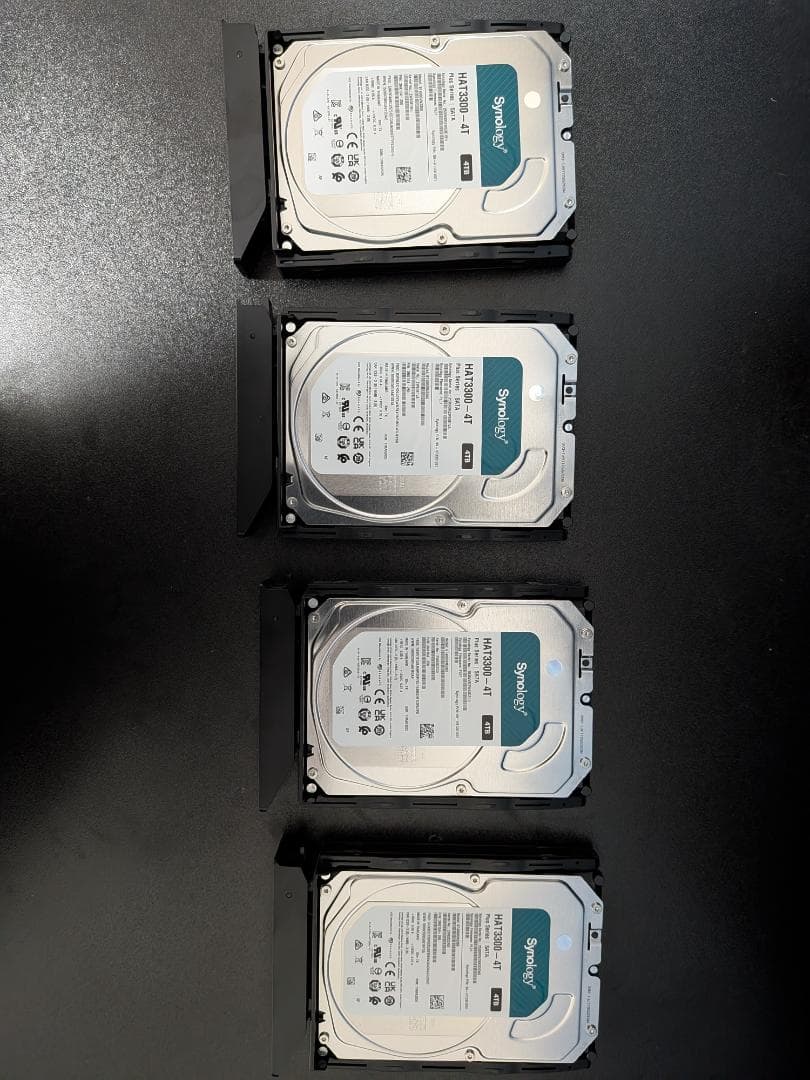 Synology DS420+【HAT3300-4Tほぼ未使用】×4,SSD×2